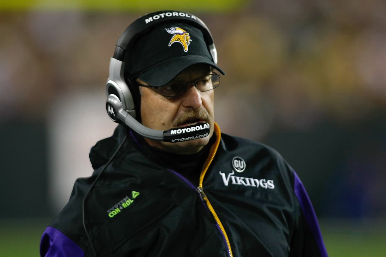 Brad Childress (2006-2010) (39 victorias, 35 derrotas).