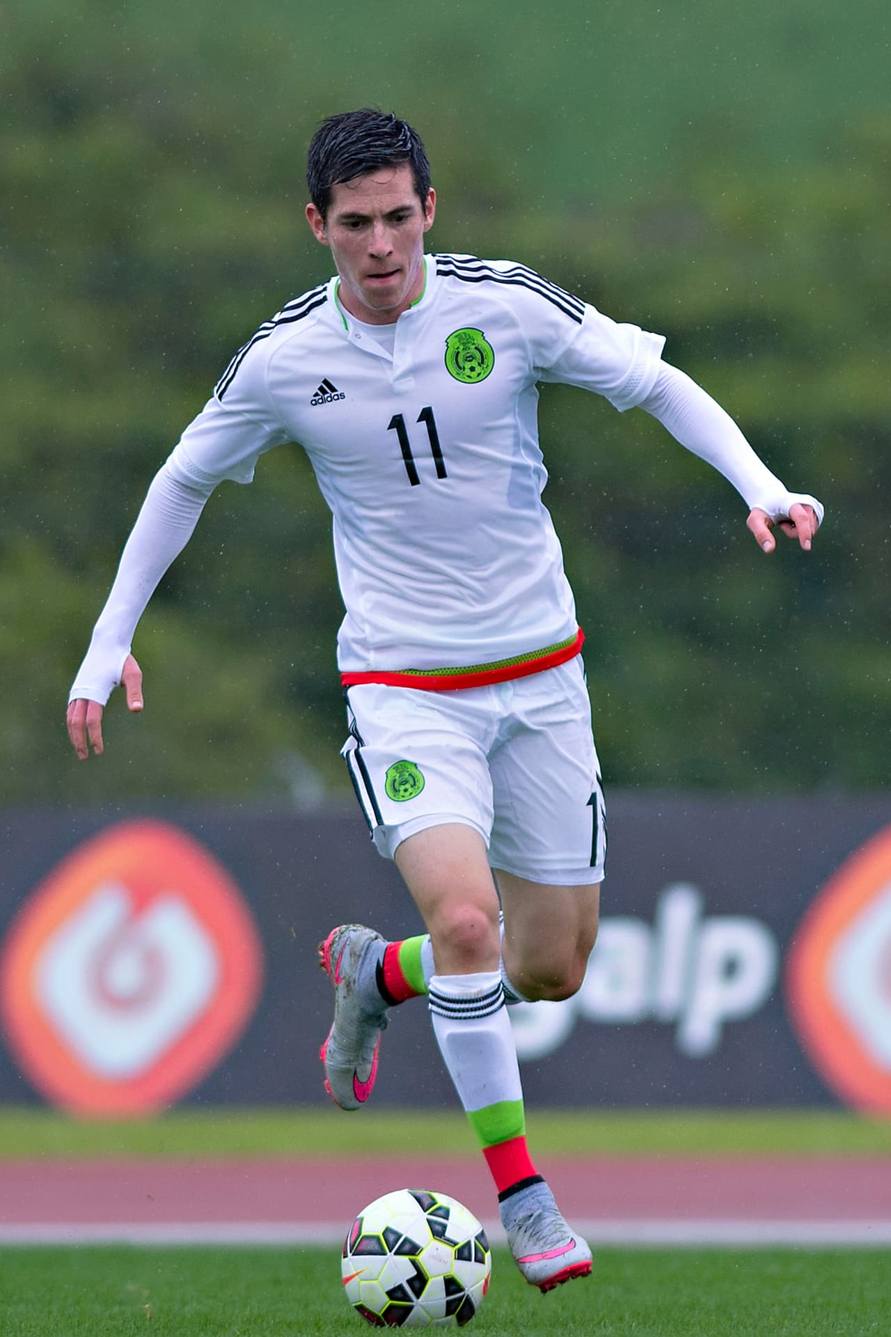 Marco Bueno, el juvenil mexicano dejó León para pasar al Guadalajara y reforzar la zona de ataque del conjunto de Matías Almeyda.