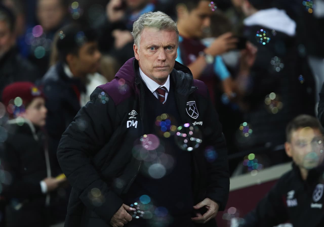 En medio de eso, llegó David Moyes, estratega que compartió con el mexicano en Manchester United, en la peor temporada del 'Chicharito' en su camino con ese equipo.