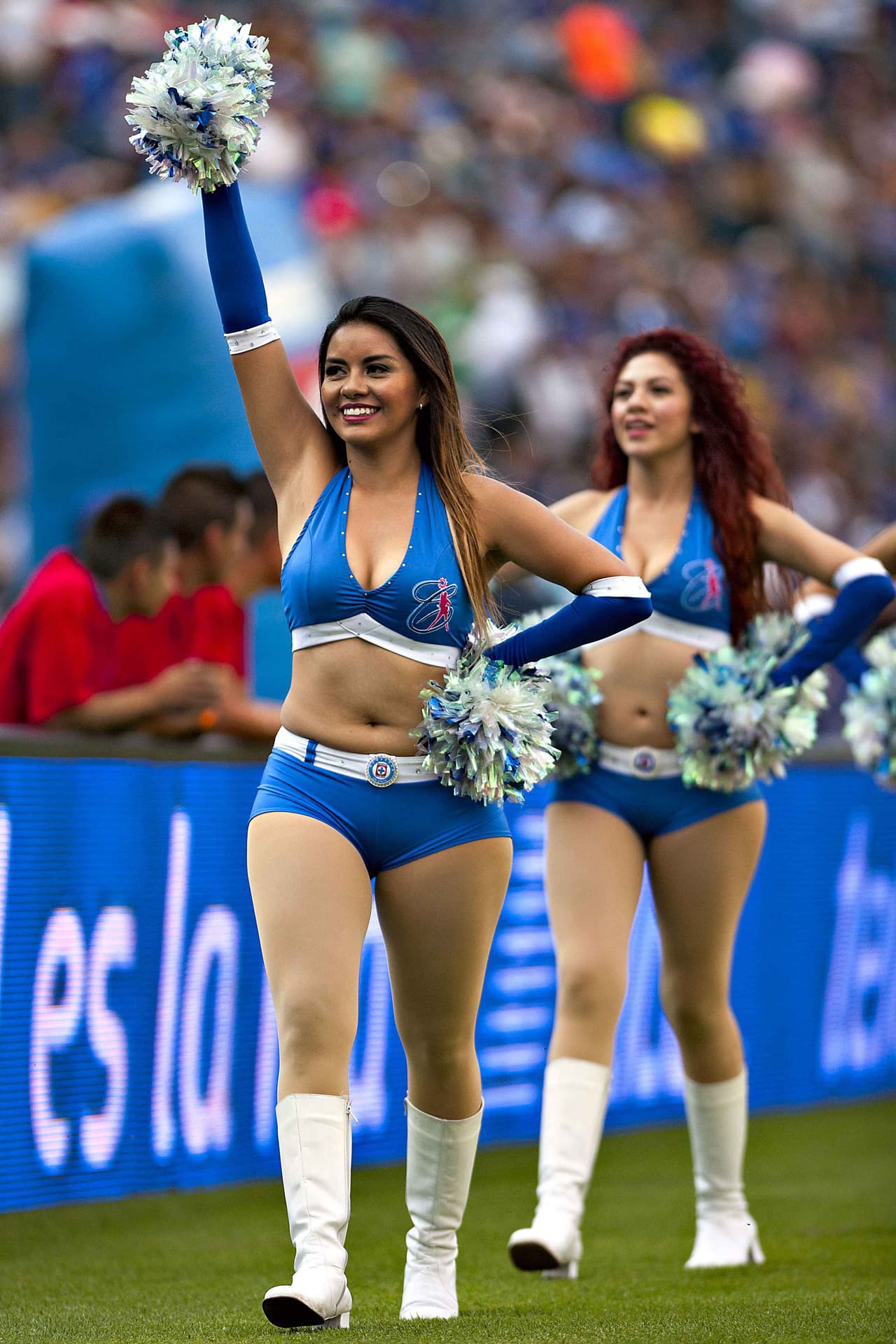 La belleza de las porristas en la fecha 9