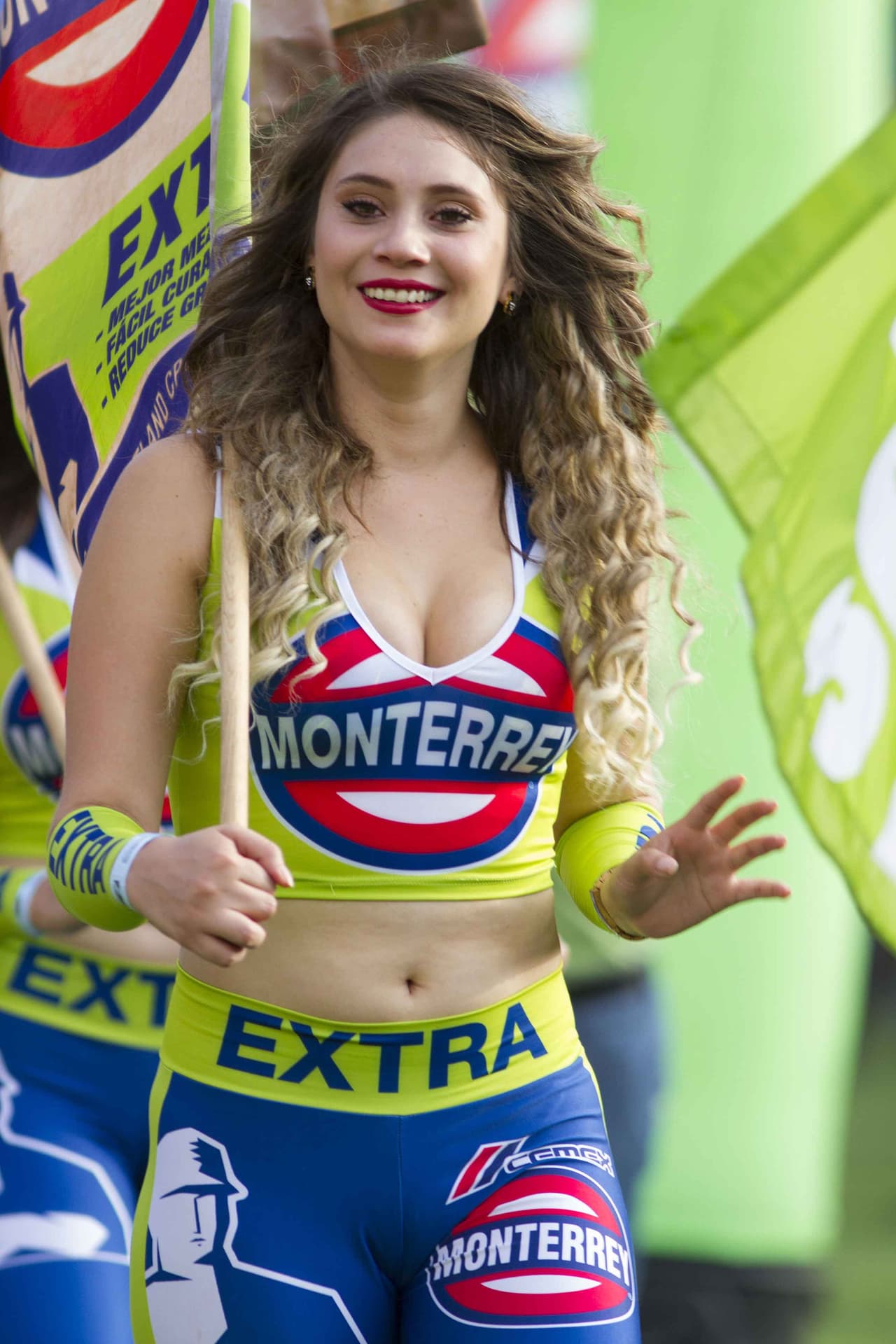 La belleza de las porristas en la fecha 9