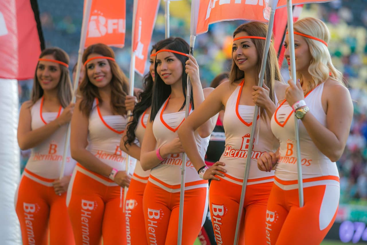 La belleza de las porristas en la fecha 9