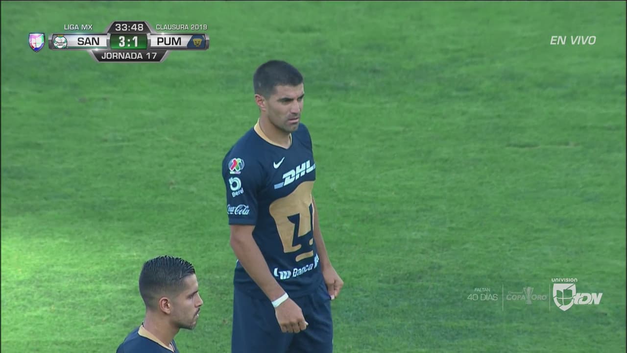 Orozco se 'amarró' y Mora acerca a Pumas con un cabezazo