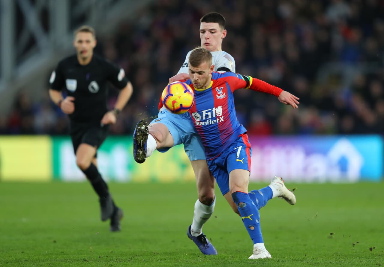 El resto del partido tuvo la intención del visitante, que ya no contaba con 
<i>Chicharito</i>, de llevarse al menos el empate.