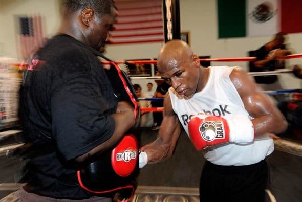 Floyd Mayweather Jr. continúa su preparación para enfrentarse a Sugar Shane Mosley el primero de mayo en Las Vegas.