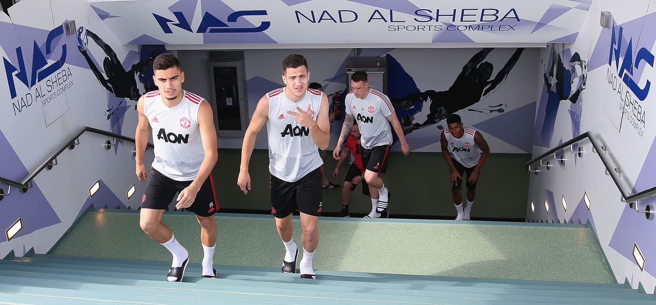 La alegría y buena energía son frecuentes en Manchester United con el técnico Ole Gunnar Solskjaer, tras la salida del portugués José Mourinho, y así quedó expuesto en su entrenamiento en Dubai.