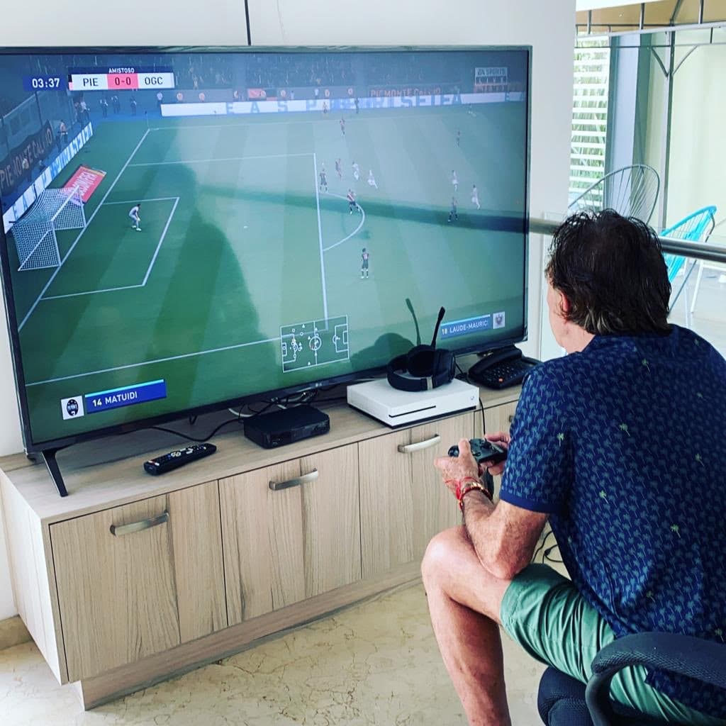 La Volpe también "la hace" en el FIFA 20