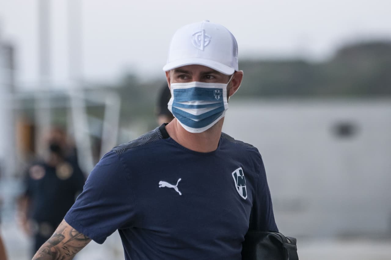 Miguel Layún celebra otro semestre libre de cáncer