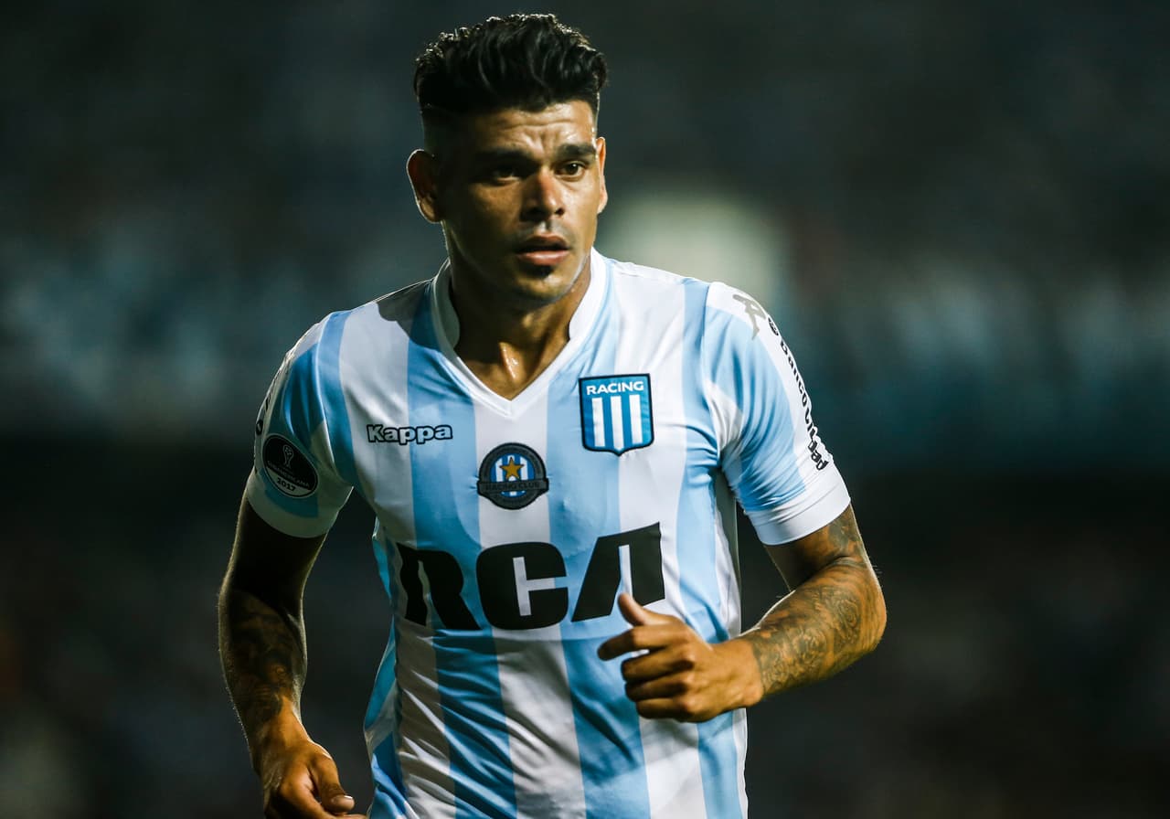 Según los trascendidos, el argentino Gustavo Bou (Racing) se acercaba a Xolos, pero ahora se dice que en el América también lo estarían siguiendo.
