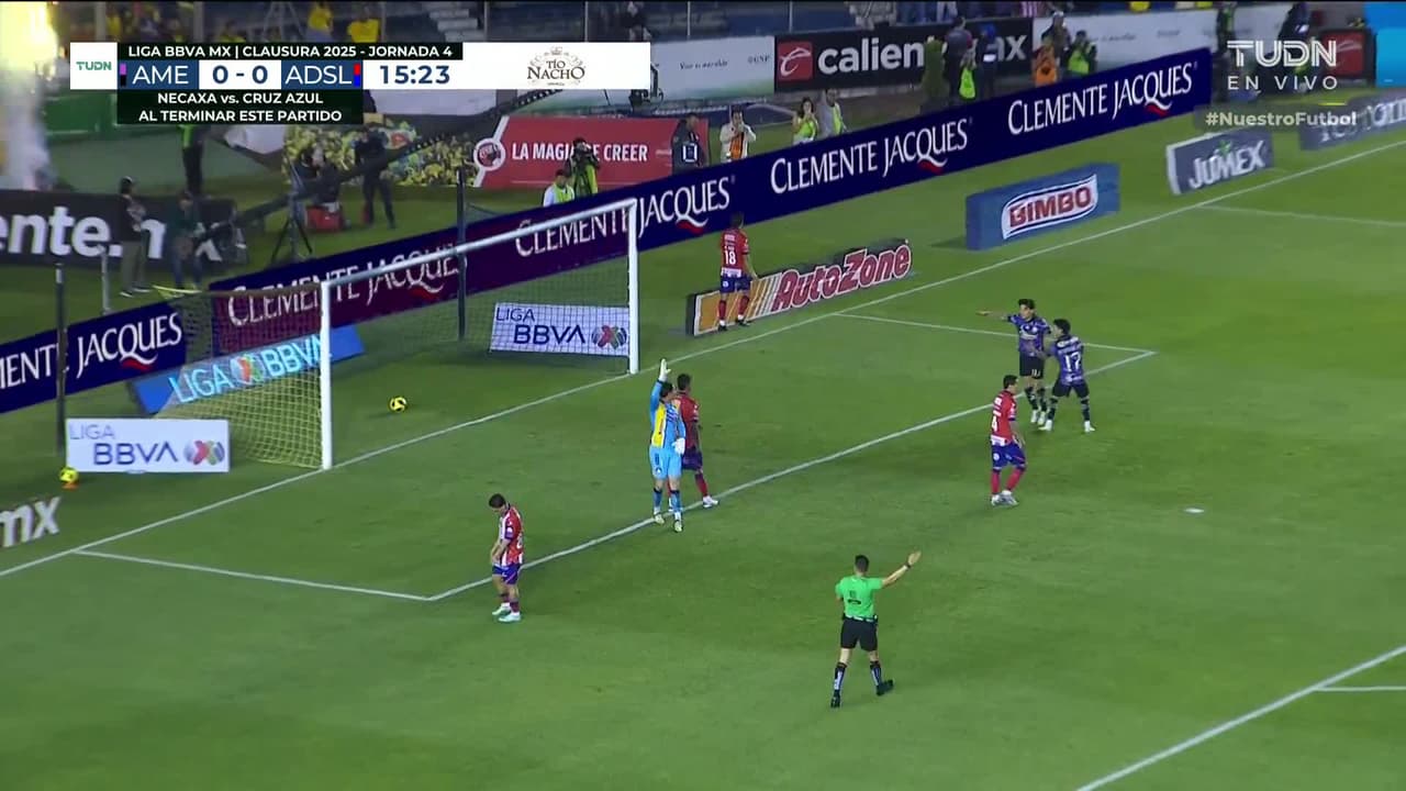 ¡GOOOL! Víctor Dávila anota para América.