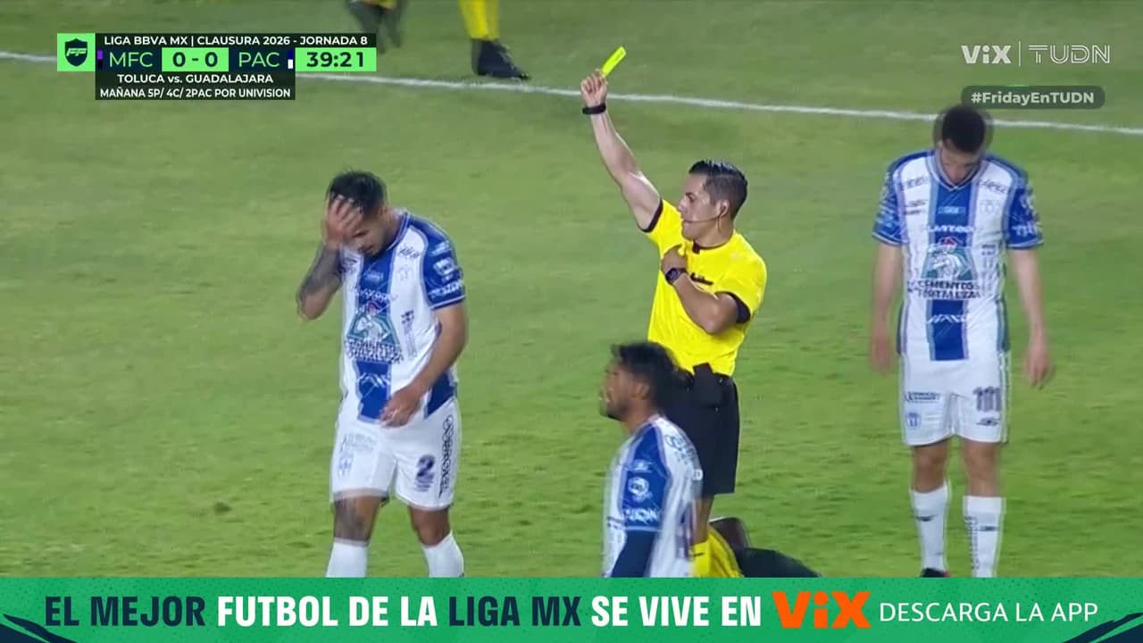 ¡Pasa el balón o pasa el jugador pero nunca ambos! Barreto se va amonestado por esta falta