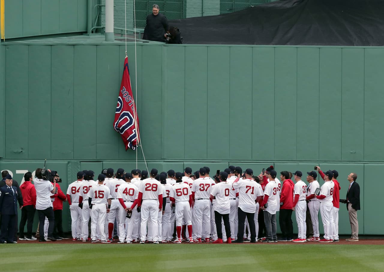 Boston Red Sox vivió la fiesta de la ceremonia del anillo de la Serie Mundial de 2018 en Fenway Park, donde los fanáticos revivieron la gloria de la pasada temporada de Grandes Ligas.