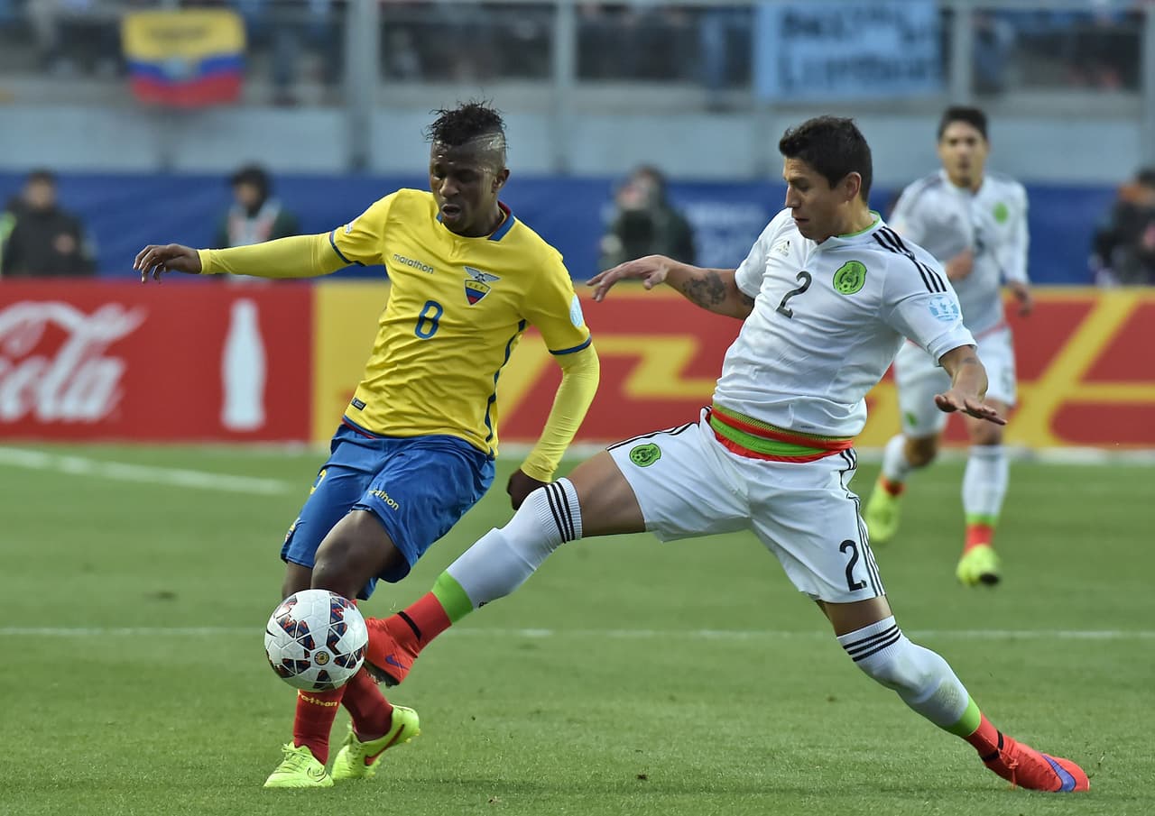 2 Julio César Domínguez – 4: Jamás pudo detener a Bolaños y en más de una ocasión Enner Valencia lo hizo ver muy mal. Regaló su peor versión justo cuando México necesitaba ganar para seguir con vida en la Copa. Estuvo errático al atacar el balón y dejó muchos espacios por su sector.