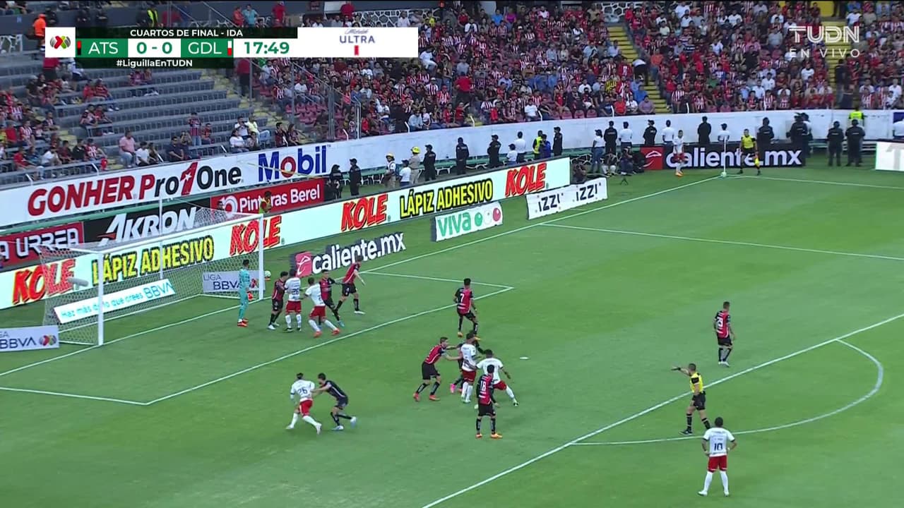 ¡TIRO ATAJADO! disparo por Rubén González.