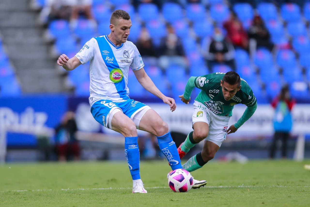 Con un autogol de Juan Pablo Segovia, León vence 0-1 a Puebla en el Estadio Cuauhtemoc.