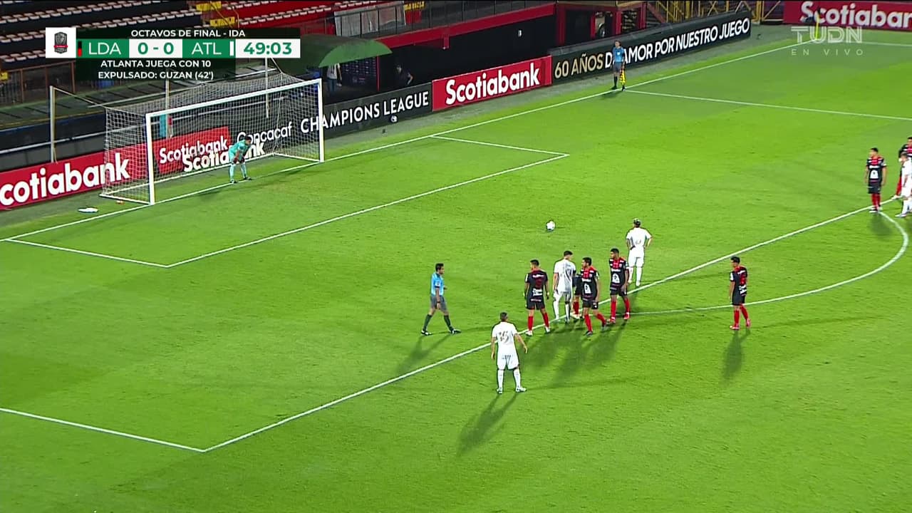 ¡GOL!  anota para Atlanta United FC. Ezequiel Barcos