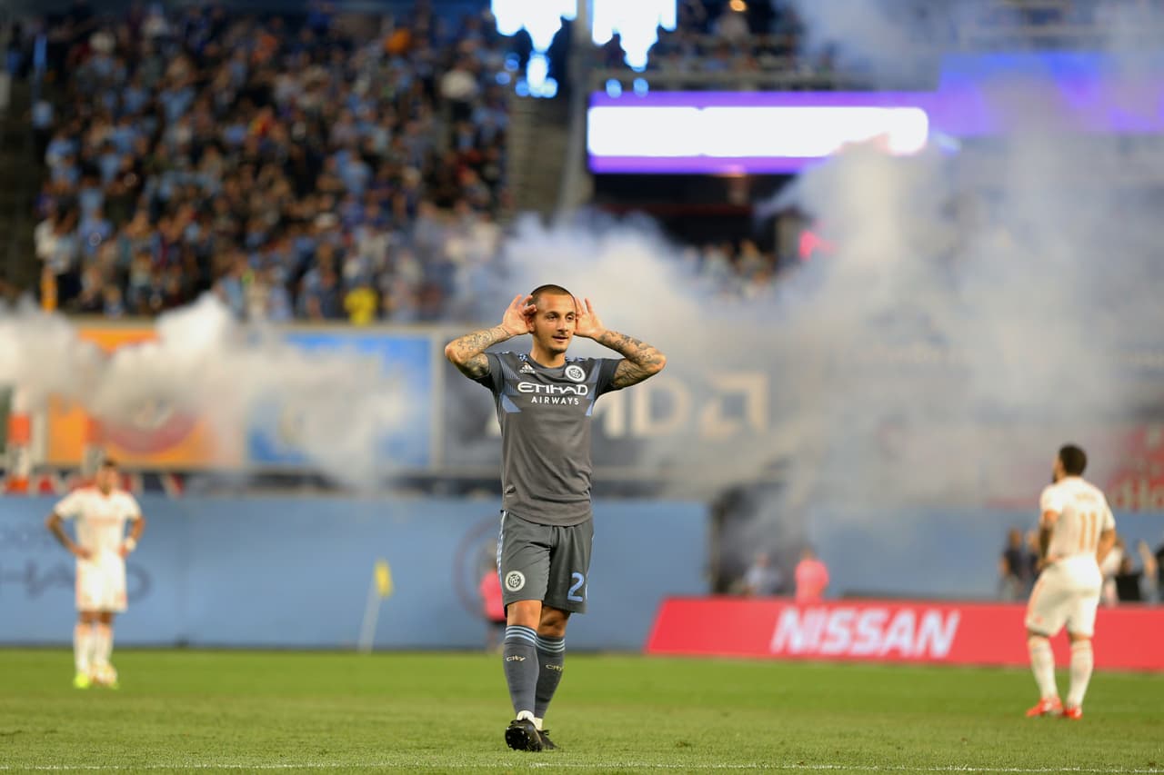 NYCFC enseñó sus credenciales como favorito del Este al golear a media semana al campeón Atlanta United. El rumano Alexandru Mitrita fue el gran artífice del rimbombante triunfo al marcar un hat-trick.