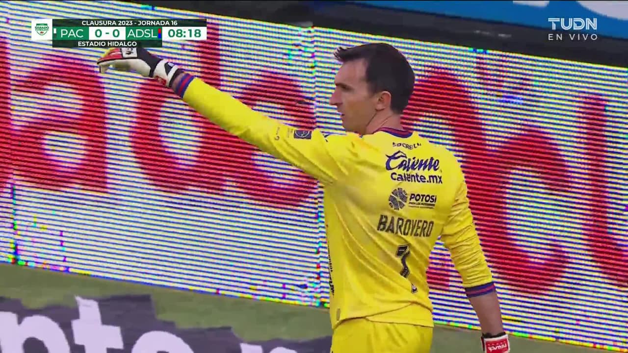 ¡TIRO ATAJADO! disparo por Avilés Hurtado.