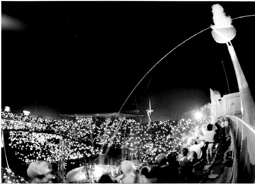 Pero los hechos embarazosos en el deporte también se han visto en los grandes eventos, como en los Juegos Olímpicos de Barcelona-92 cuando un tirador de arco que debía lanzar su flecha a la llama olímpica falló en un lanzamiento que superó la meta deseada.