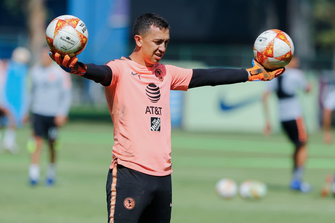 El portero azulcrema volvió a México tras jugar con su selección.