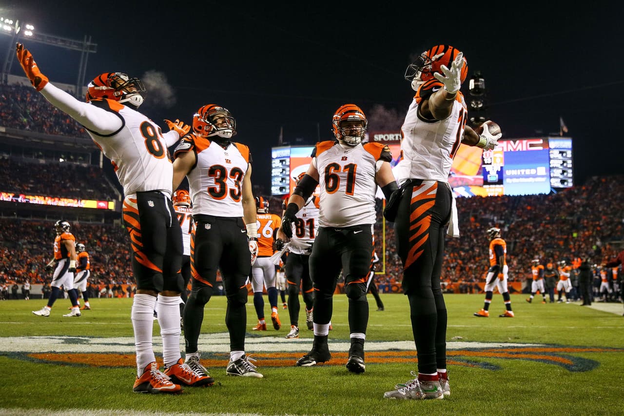 Los Broncos están de regreso a los playoffs tras un tiempo extra de suspenso ganando a los Bengals 20-17.