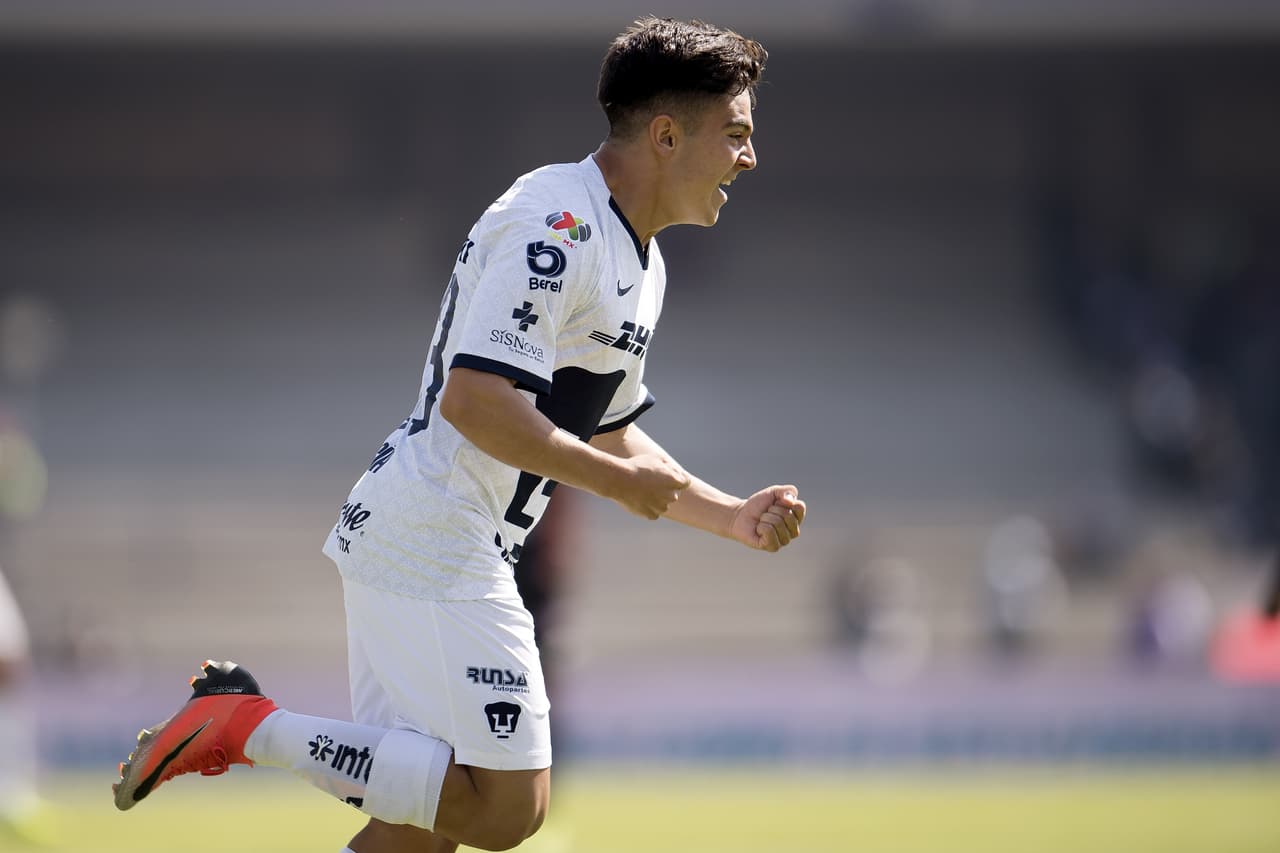 Marco García debut´´o con los Pumas de la UNAM, el futbolista de 19 años hizo el gol del triunfo 2-1 sobre los Tuzos de Pachuca.