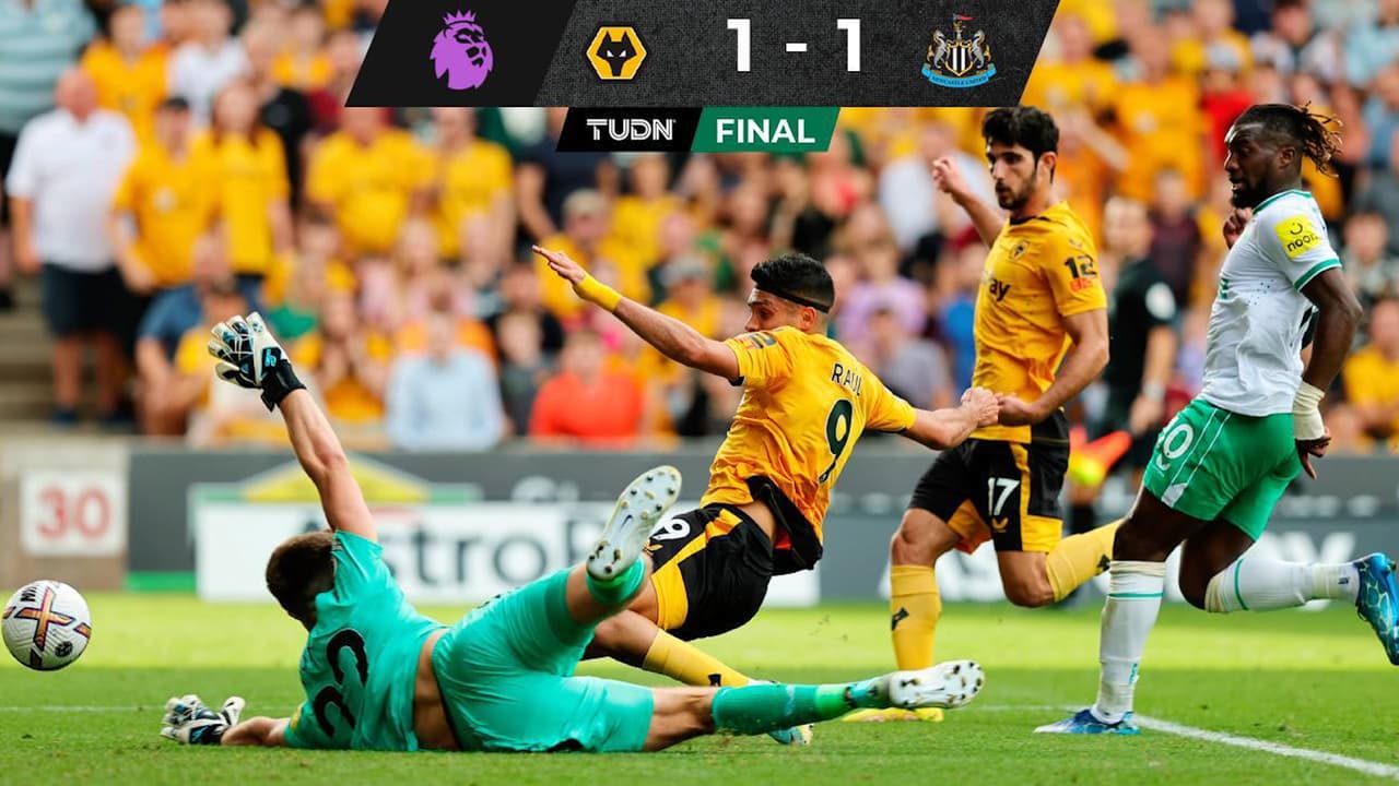 Raúl Jiménez vuelve a ser titular con los Wolves y le anulan gol 