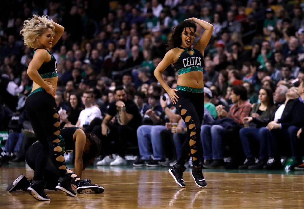 Las porristas de Boston Celtics esperan que con la sensualidad de sus bailes y su belleza sean una motivación especial para que su equipo por fin derrote a Cleveland Cavaliers en las finales de NBA.