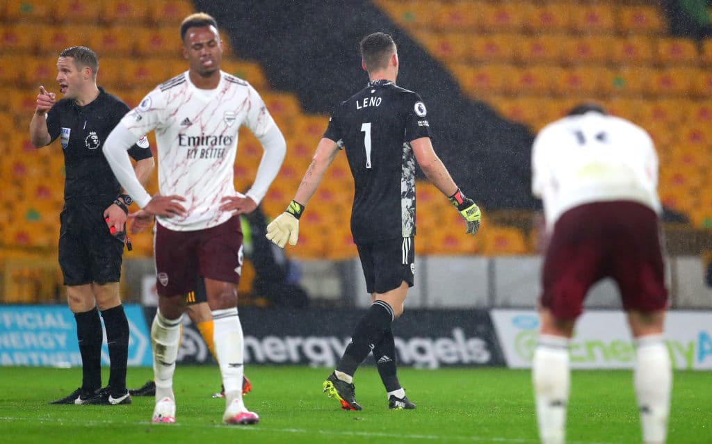 Pépé (32’) adelantó a los de Arteta, pero la ventaja duró poco; Neves (45+5’) emparejó los cartones desde los once pasos; David Luiz (45´3’) saldría explusado. Iniciando la parte complementaria, Moutinho (49’) marcó para darle vuelta al marcador. Leno (72’) dejó al Arsenal con nueve hombres. Los Wolves recibirán al Leicester City y Arsenal visitará a Aston Villa en la siguiente jornada de la Premier League.