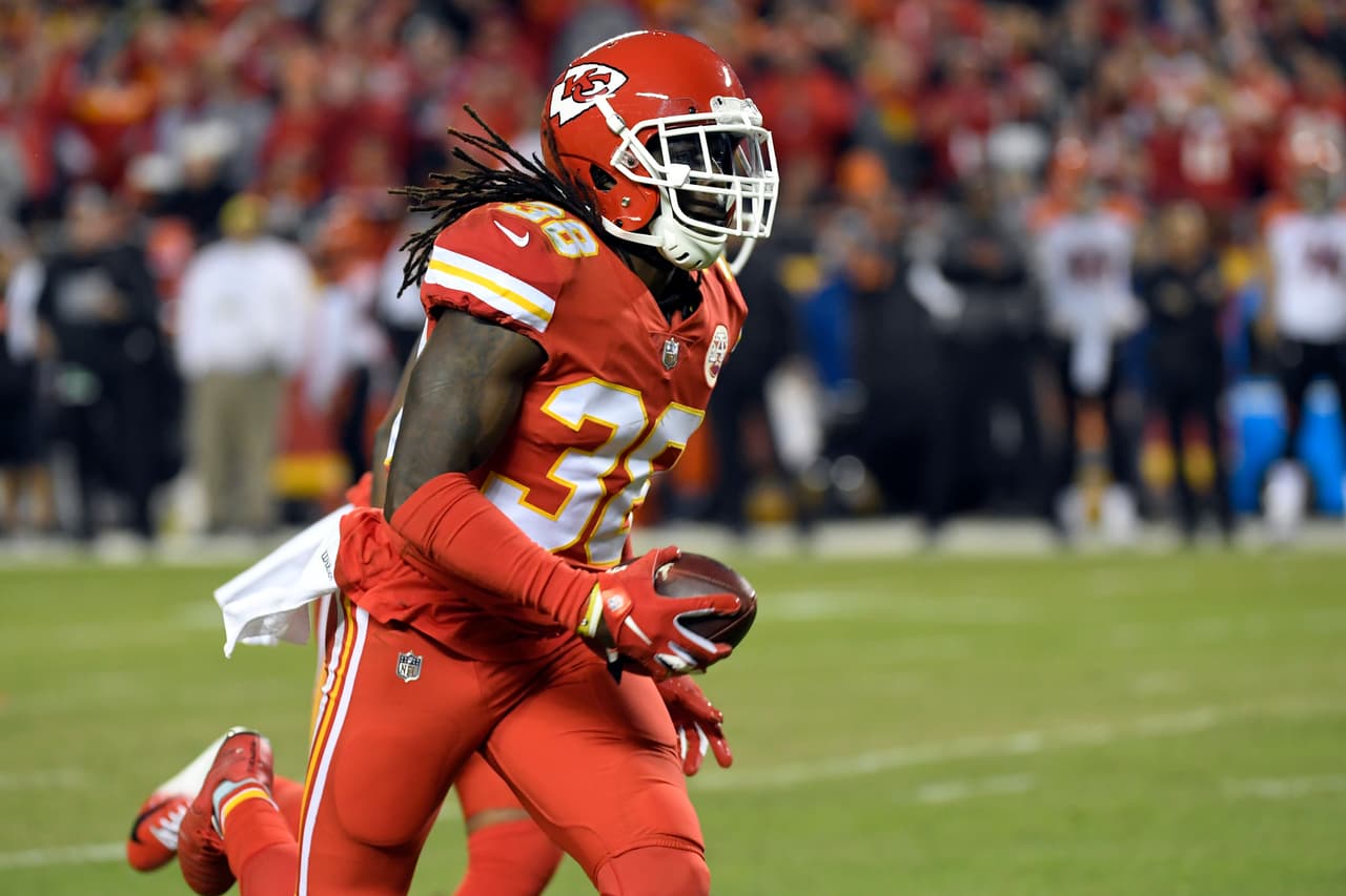 Y a los Bengals les llovió sobre mojado. Ron Parker (38) regresó 33 yardas un pase interceptado a Andy Dalton para devolverlo hasta el end zone. Ganaba Kansas City 38-7 en el tercer cuarto.