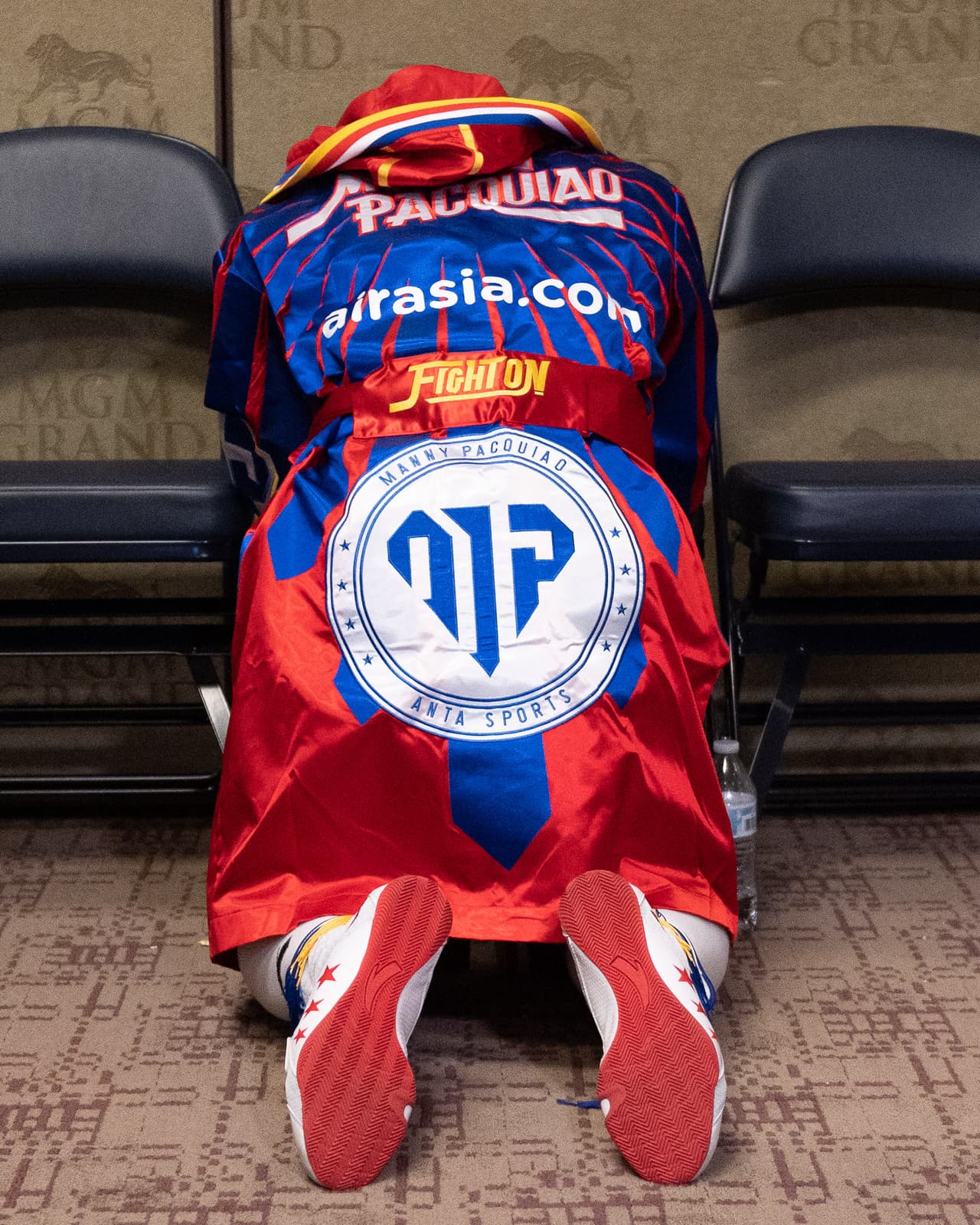 A sus 40 años, Pacquiao calló bocas con un tremendo despliegue de fortaleza y rapidez. Thurman cayó en el primer round y entregó su cetro wélter AMB al filipino.