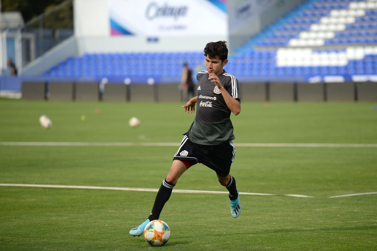 Francisco Figueroa es baja de la concentración de México.