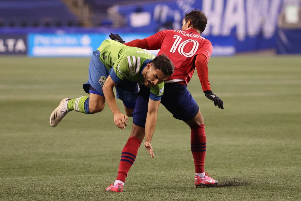 Con solitario gol de Shane O'Neill, Seattlo vence por la mínima Dallas y se meten a las finales de conferencia.