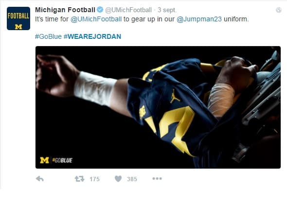 El equipo colegial viste el uniforme con el clásico logo de la marca de ropa de Jordan.