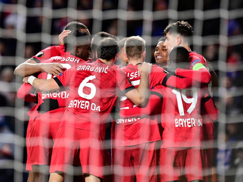 Con goles de Kai Havertz, Charles Aranguiz y Leon Bailey, Leverkusen gana y toma cómoda ventaja en la ida de los octavos de final de la Europa League.