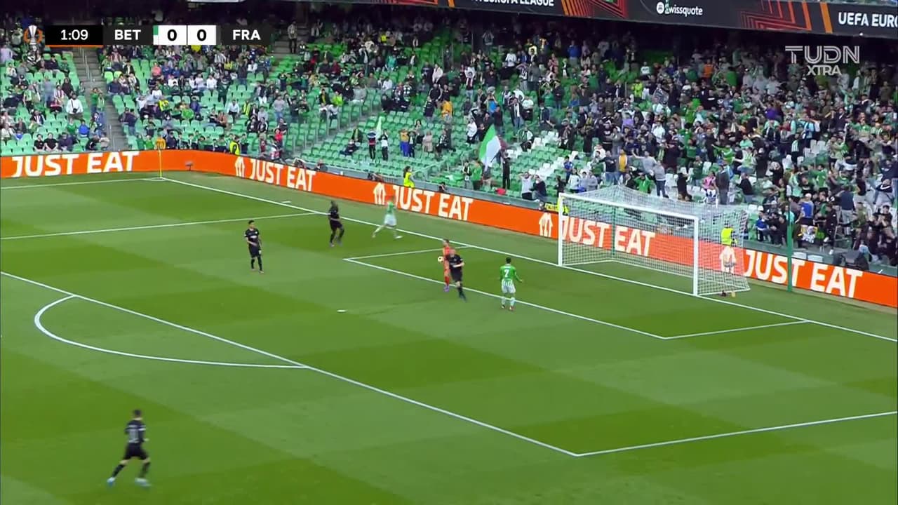 ¡TIRO ATAJADO! disparo por Sergio Canales.