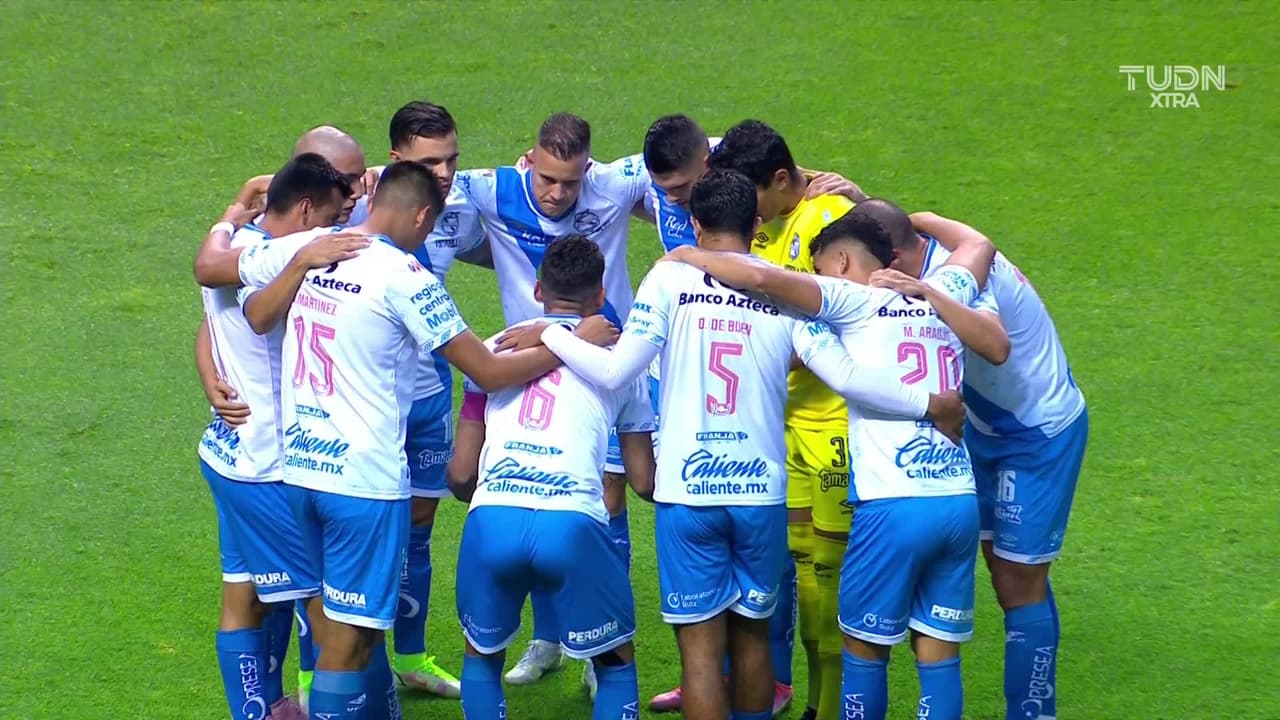 Arranca el partido y la pelota está en juego.