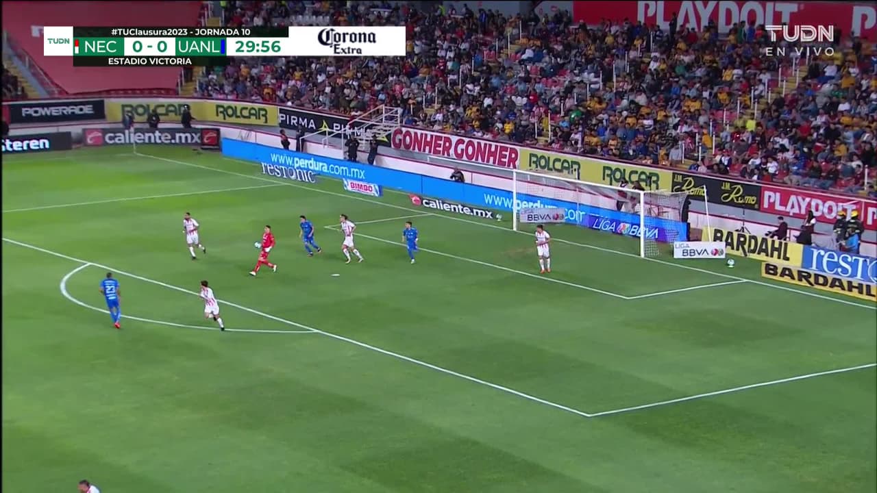 ¡TIRO ATAJADO! disparo por Nicolás Ibáñez.