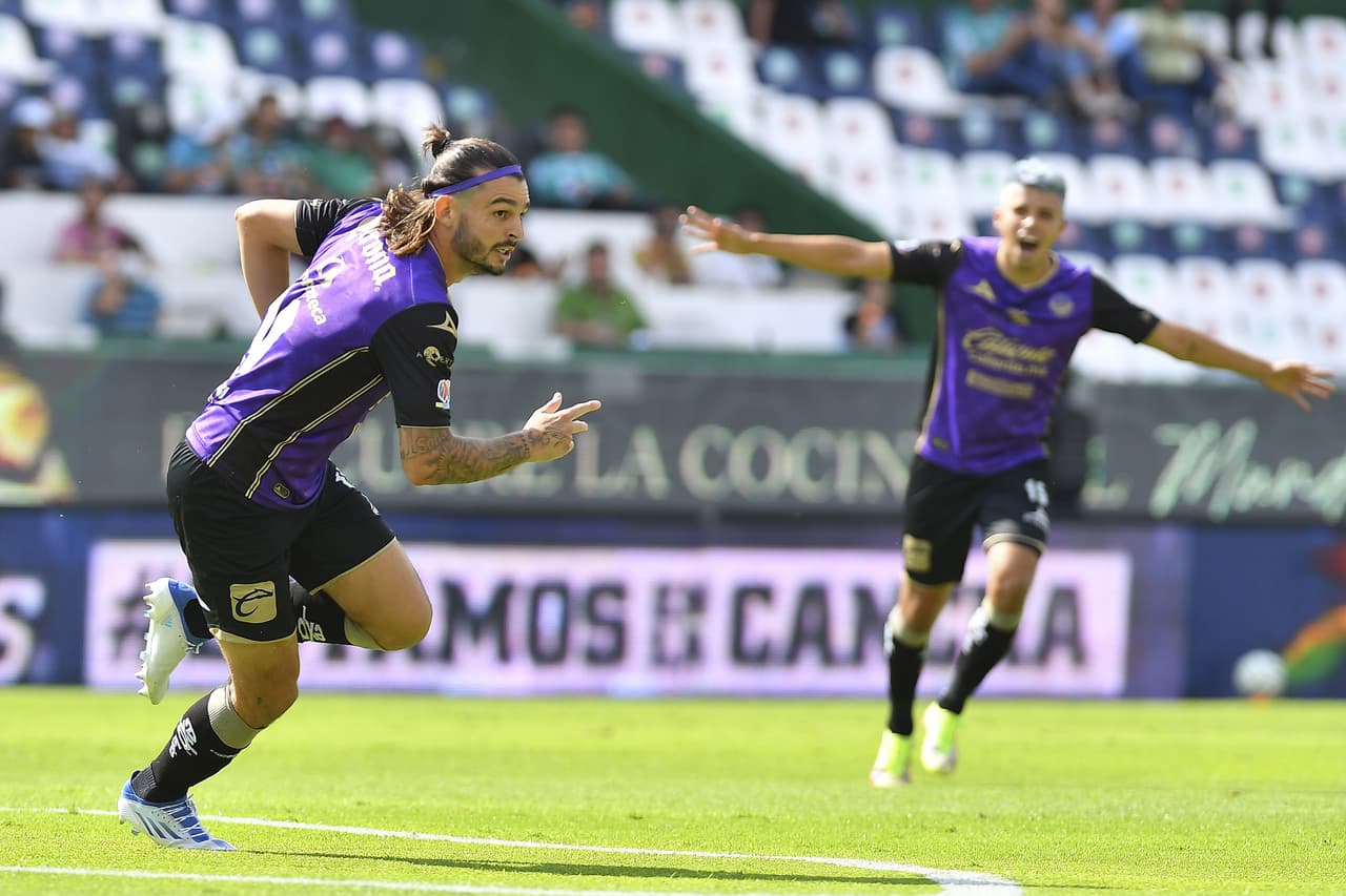 Mazatlán FC golearon a domicilio al León 0-3 en el juego de la Jornada 8 del Apertura 2022. Los Cañoneros sentenciaron el partido en los primeros 17 minutos del primer tiempo con goles de Nicolás Benedetti, Eduardo Bello y un autogol de Stiven Barreiro.