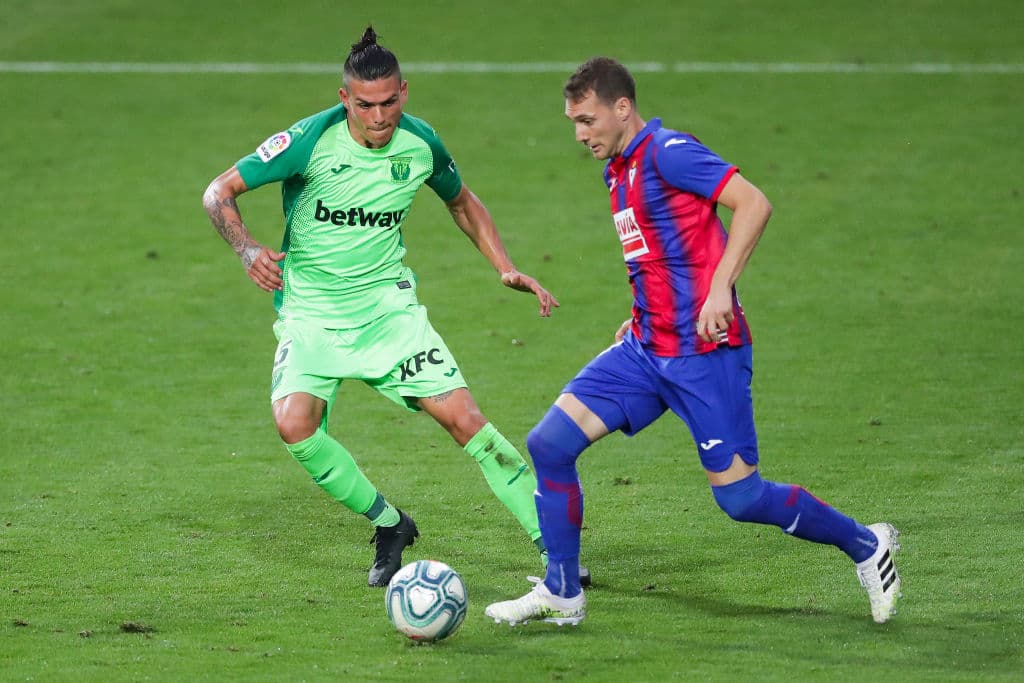 Pasados los instantes de presión por parte del equipo local, el partido se transformó en un encuentro de ida y vuelta.