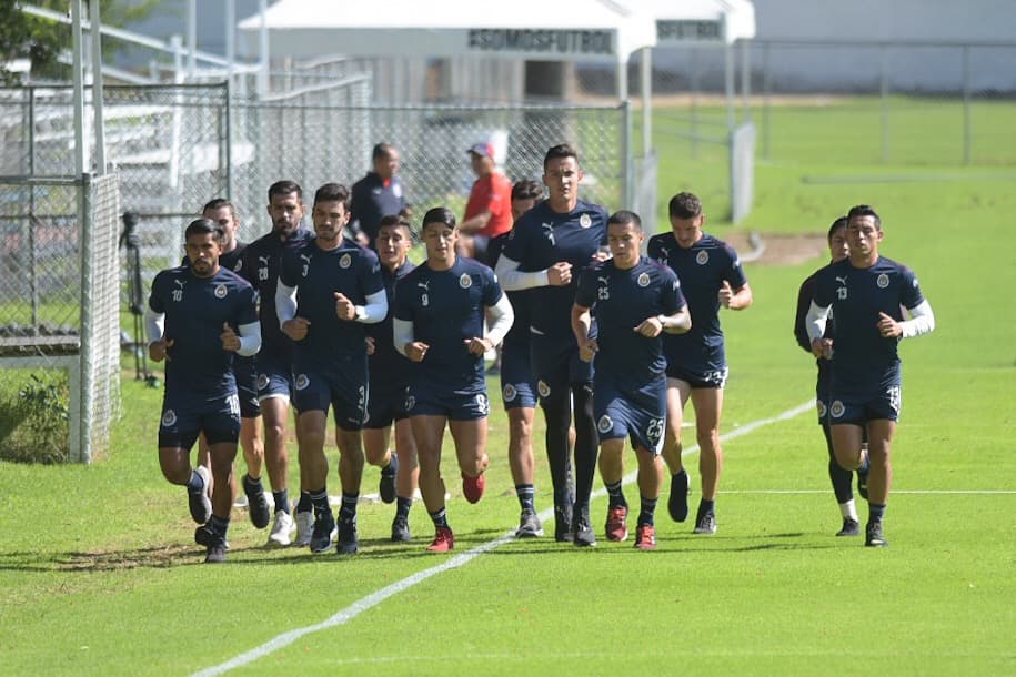 Chivas de Guadalajara no baja su ritmo luego de caer en sus amistosos de pretemporada y por eso mantiene su preparación en entrenamiento con miras al comienzo del Apertura 2019 de la Liga MX.
