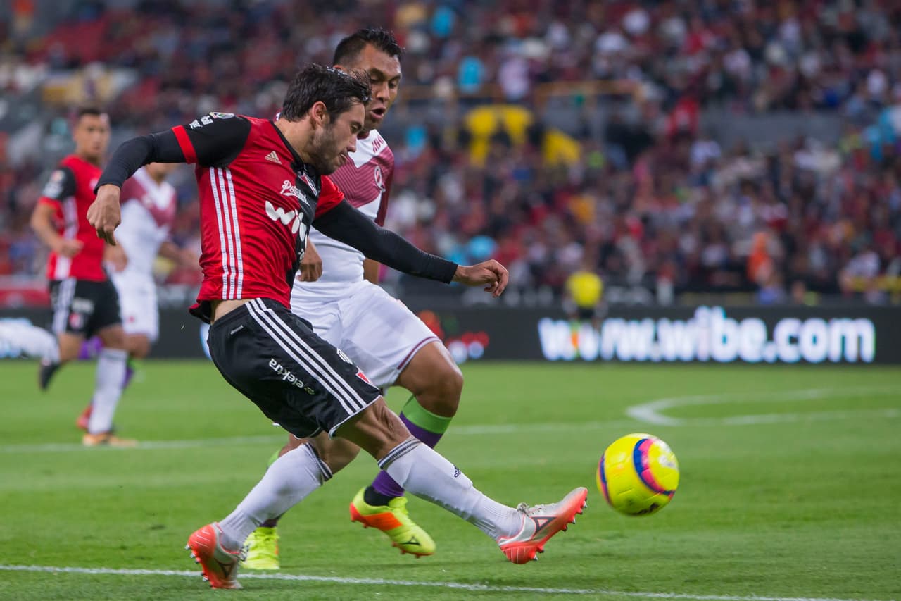 Una tras otra las llegadas de Atlas se quedaban en intentos fallidos en el arco visitante, que antes del partido lucía como un rival con posibilidades de vencer.