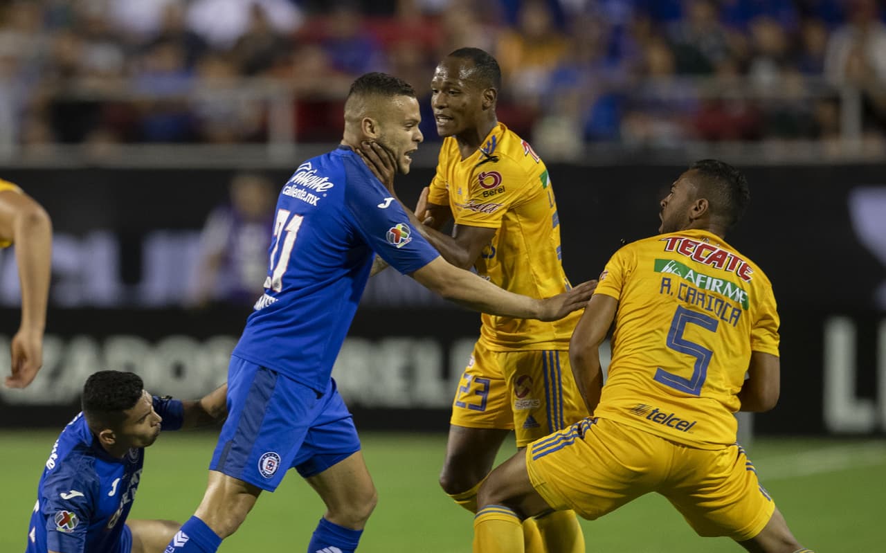 El partido continuaba equilibrado hacia el minuto 29’ hasta que se calentaron lo ánimos.