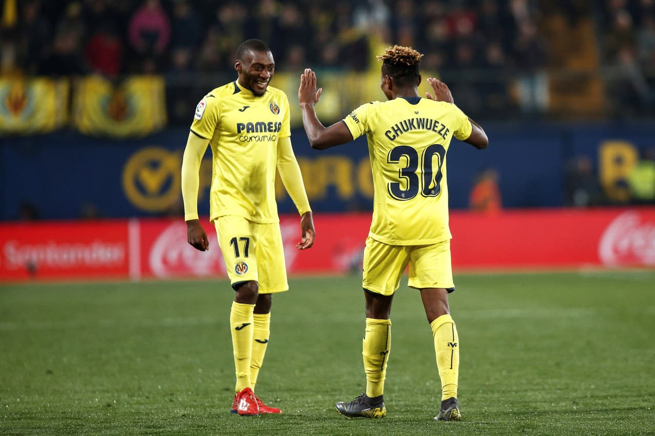 Al minuto 5 del segundo tiempo llegço la sorpresa con el empate de Villarreal por medio del delantero francés Todo Ekambi (izq.), que emocionado festejó con el nigeriano Chukwueze su gol. Ambos fueron verdugos en la jornada.