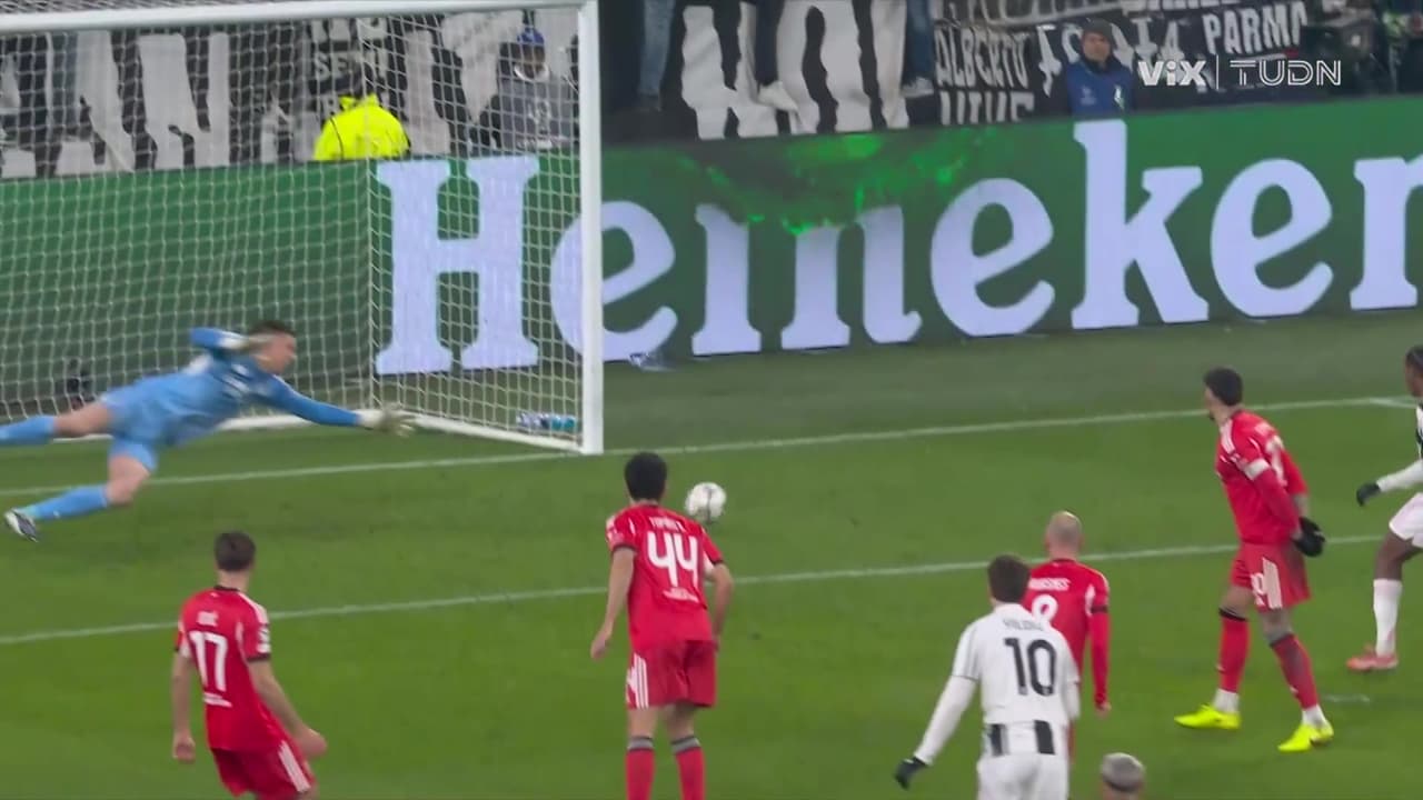 ¡Se salva el Benfica! Kenan dispara pero se va por un costado