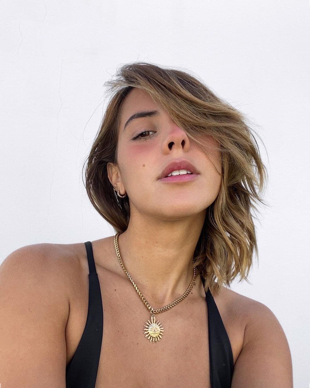 En abril, tras el estreno de su video ‘Yo Perreo Sola’, Bad Bunny subió un pequeño video con Gabriela besándose.