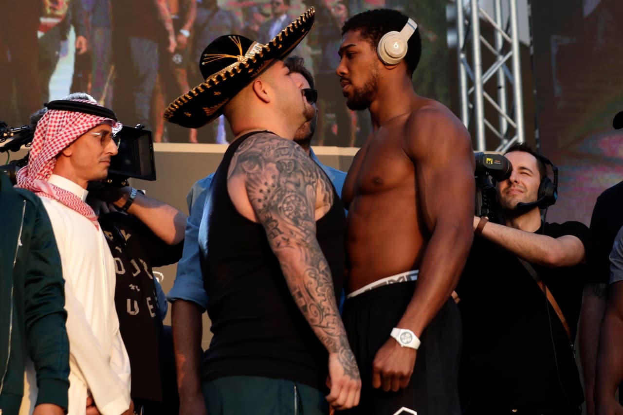 Anthony Joshua pesó 237.5 libras, mientras que Andy Ruiz dejó la aguja en 287.3 libras.