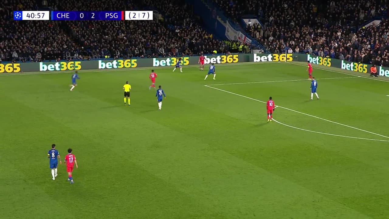 ¡TIRO ATAJADO! disparo por Cole Palmer.