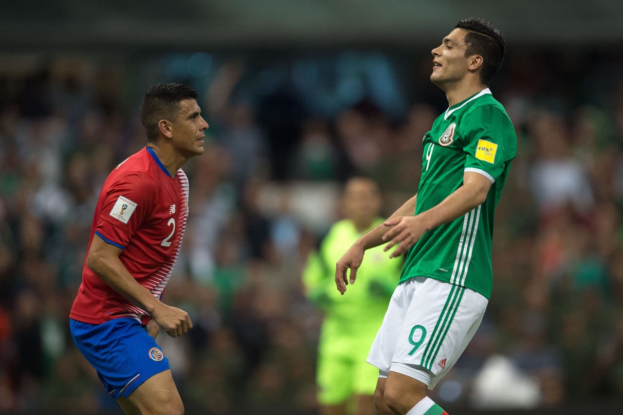 En los minutos finales, Raúl Jimenez pudo marcar el tercero pero no estuvo fino en su remate.