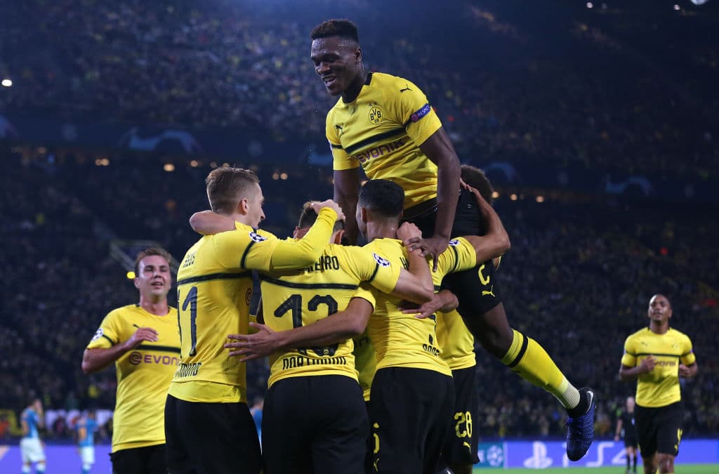 De manera enfática y contundente el Borussia Dortmund despachó al Atlético de Madrid en casa con una clara victoria de 4-0 en juego por la UEFA Champions League.